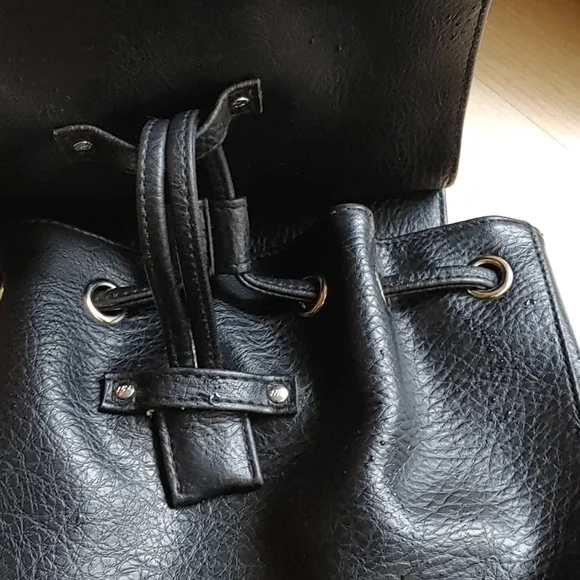 Backpack - Picture 2 of 6